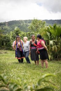 Waldina Muñoz Martínez, Ayda Jacanamejoy Miticanoy und Inés Narvaéz Jacanamejoy im Kampf gegen Umqweltzerstörung